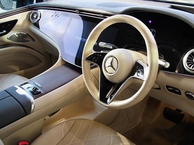 MERCEDES-BENZ EQS - 7