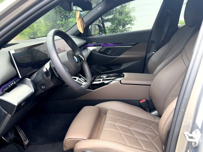 2026 BMW 5 SERIES 照片 8