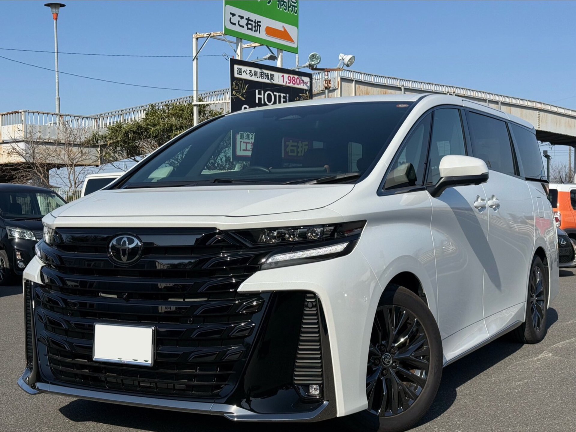 TOYOTA VELLFIRE - View 1