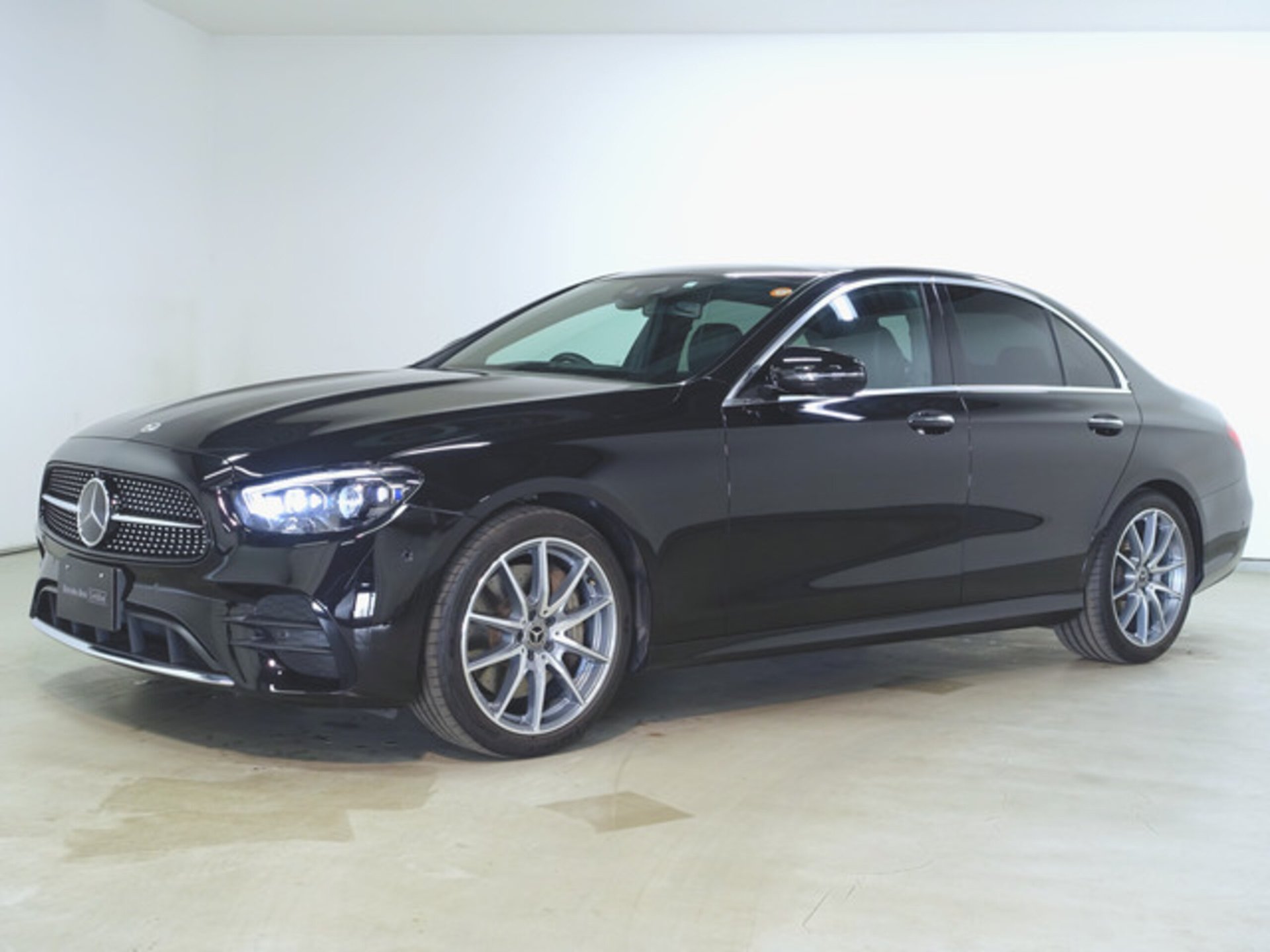 MERCEDES-BENZ E-CLASS - View 1