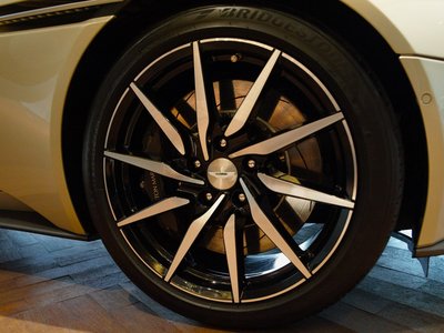 ASTON MARTIN DB11 VOLANTE - 10