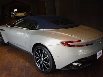ASTON MARTIN DB11 VOLANTE - 9