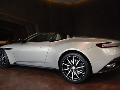 ASTON MARTIN DB11 VOLANTE - 6