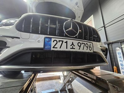 MERCEDES-BENZ E-CLASS - 1