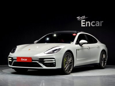PORSCHE PANAMERA - 1
