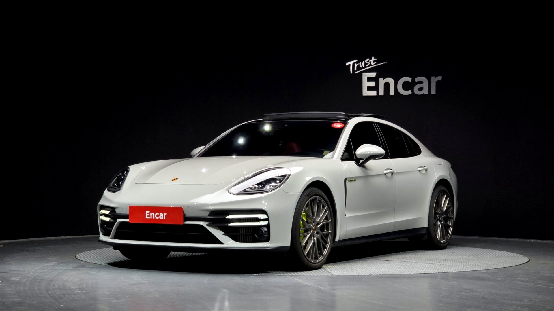 PORSCHE PANAMERA - View 1