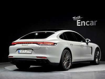 PORSCHE PANAMERA - 4
