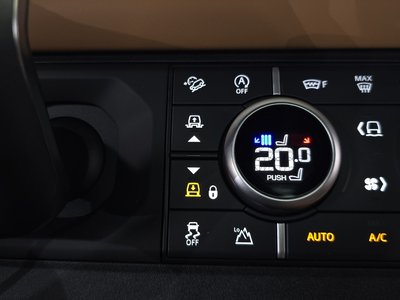 2023 LAND Rover DEFENDER thumbnail 24