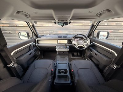 LAND ROVER DEFENDER - 7