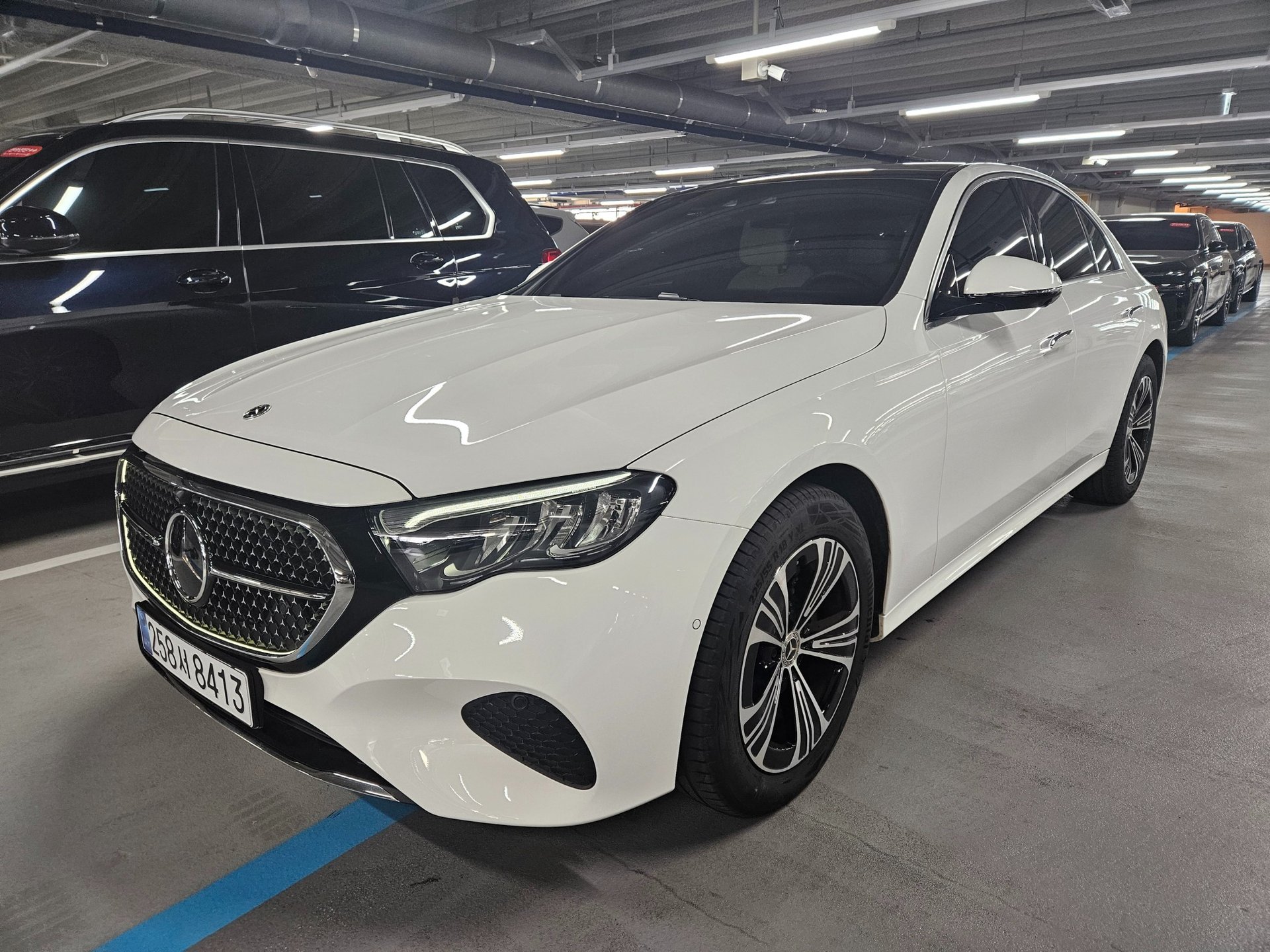 MERCEDES-BENZ E-CLASS - View 1