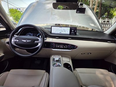 صورة 9 لـ 2021 Genesis GV70