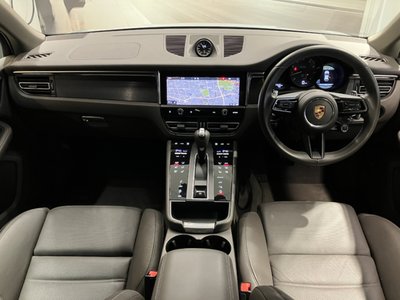 PORSCHE MACAN - 8