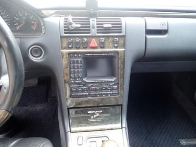 MERCEDES-BENZ E-CLASS - 8