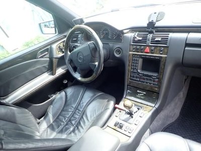 MERCEDES-BENZ E-CLASS - 3