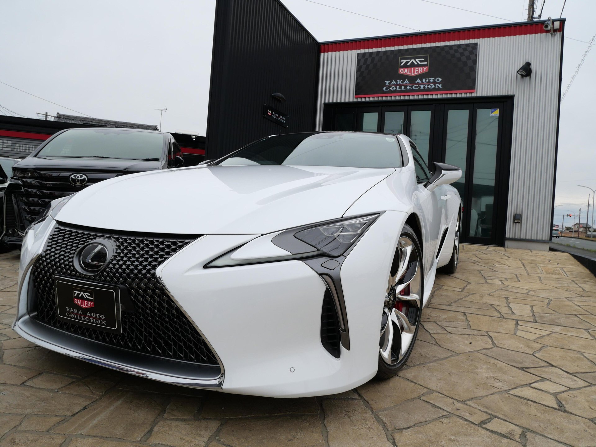 LEXUS LC - View 1