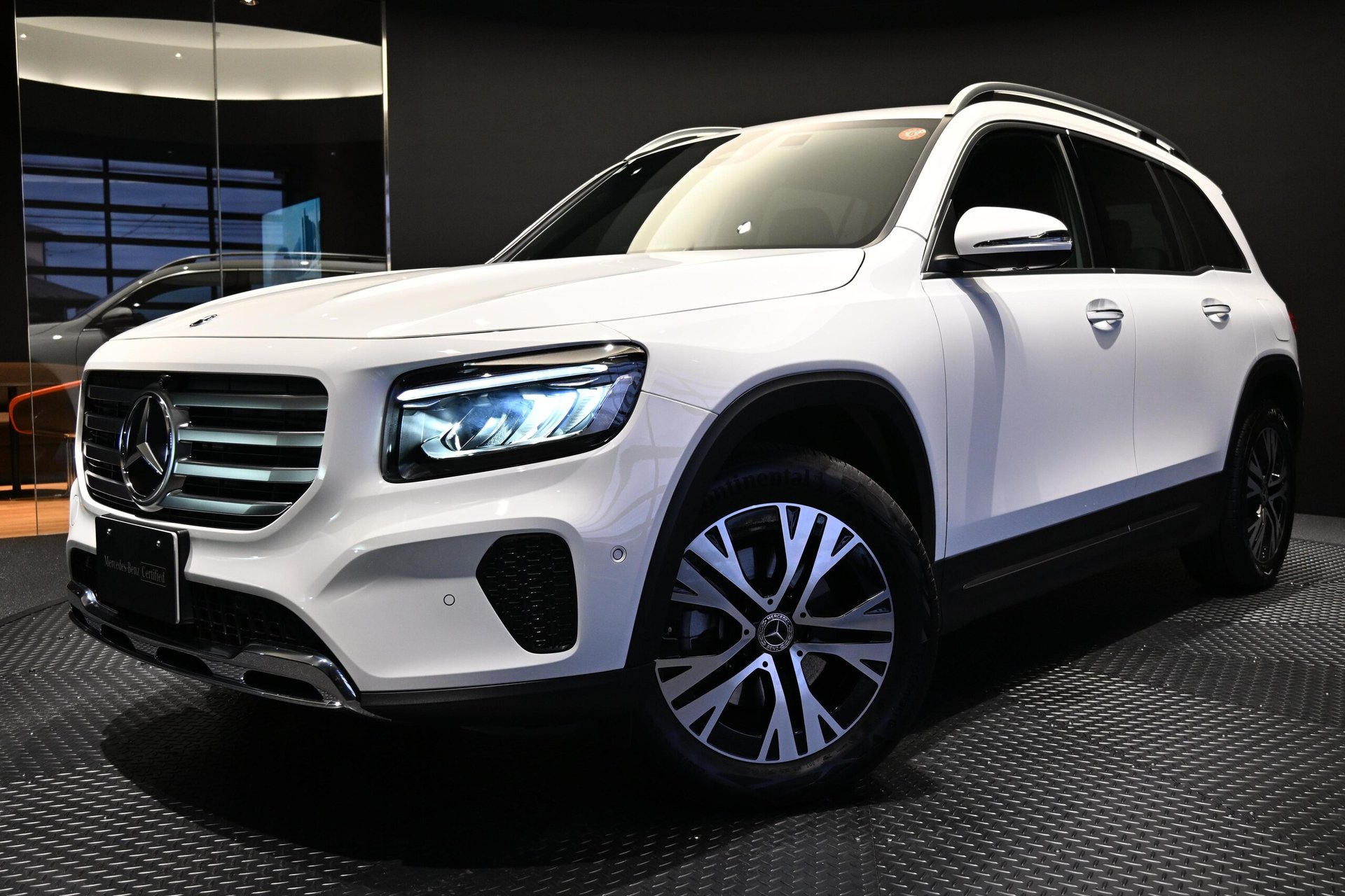 MERCEDES-BENZ GLB - View 1