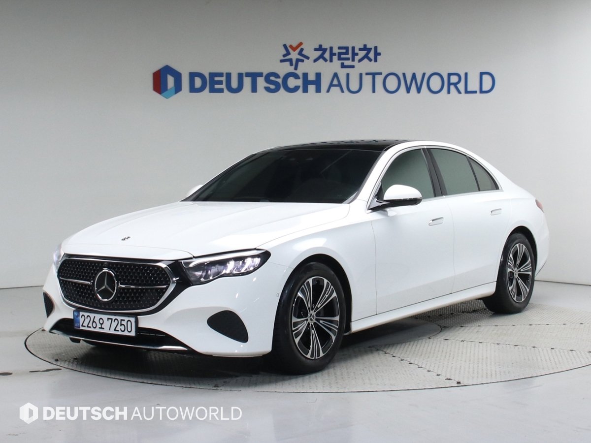 MERCEDES-BENZ E-CLASS - View 1