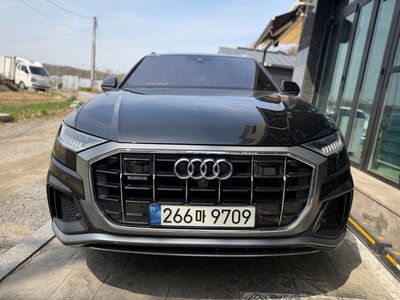 AUDI Q8 - 1