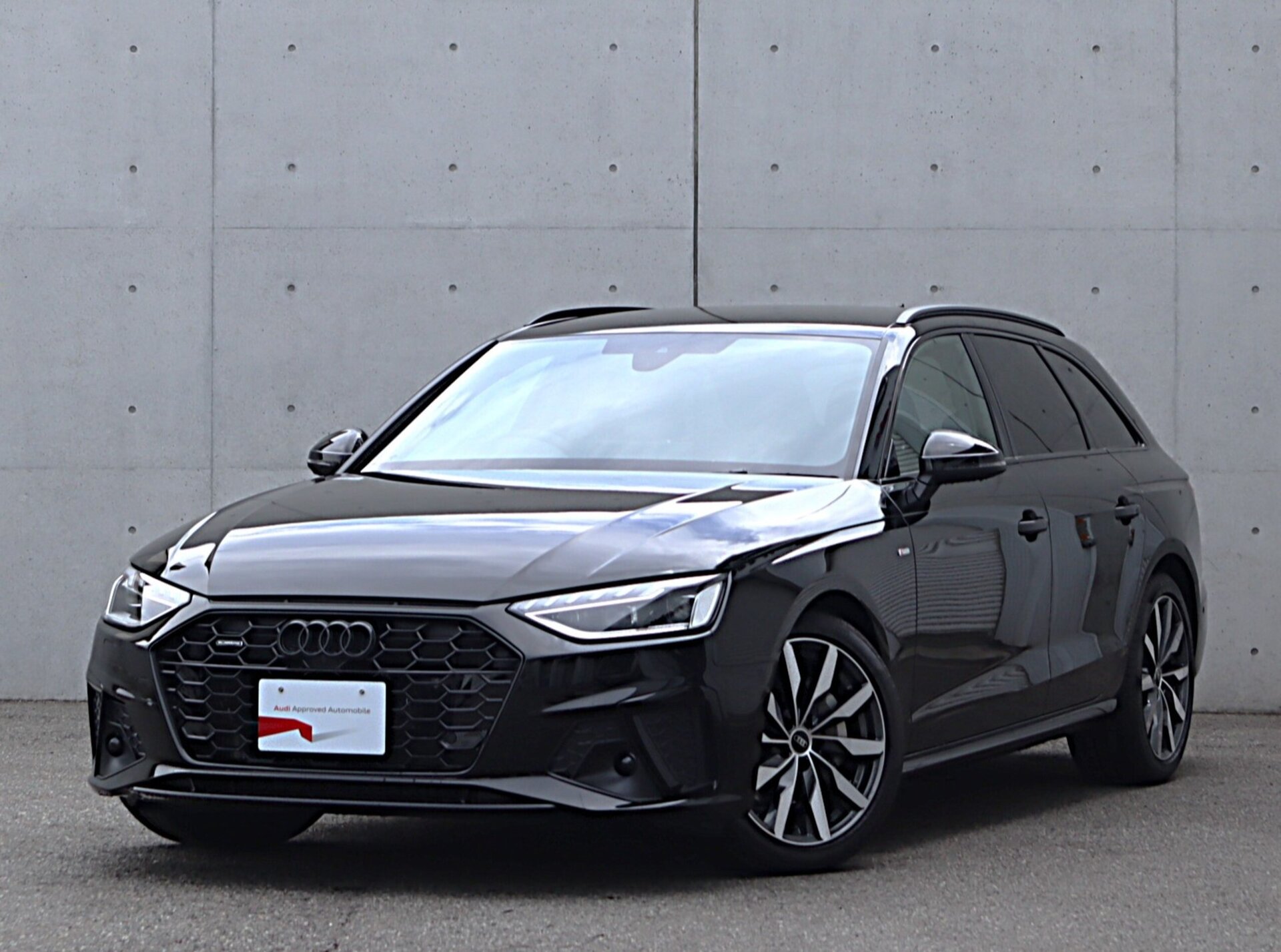 AUDI A4 AVANT - View 1