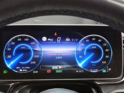 MERCEDES-BENZ EQE - 8