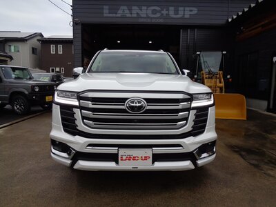 TOYOTA LAND CRUISER 300 - 3