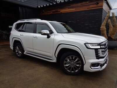 TOYOTA LAND CRUISER 300 - 8