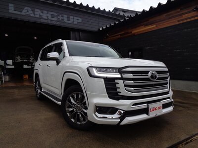 TOYOTA LAND CRUISER 300