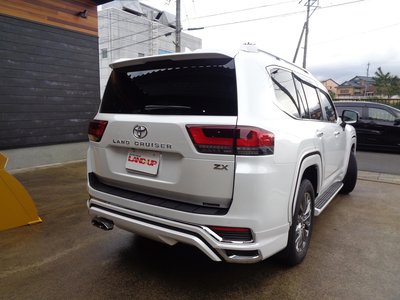 TOYOTA LAND CRUISER 300 - 9