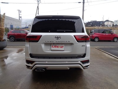 TOYOTA LAND CRUISER 300 - 10