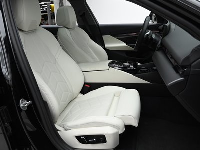 2025 BMW 5 SERIES — фото 10