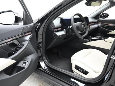 2025 BMW 5 SERIES 缩略图 11