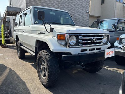 TOYOTA LAND CRUISER 70 - 2