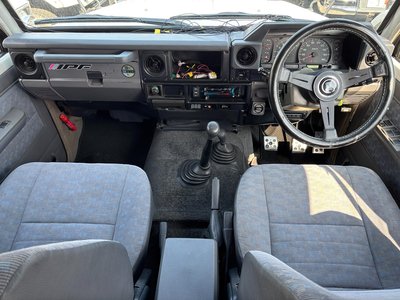 TOYOTA LAND CRUISER 70 - 10