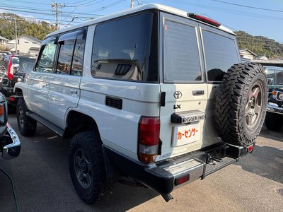TOYOTA LAND CRUISER 70 - 5