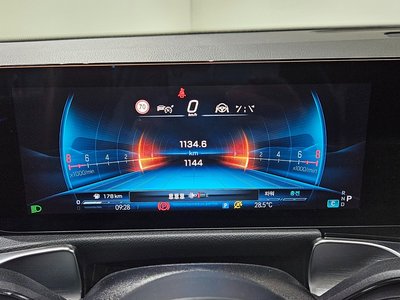2026 Mercedes-BENZ GLB — миниатюра 16