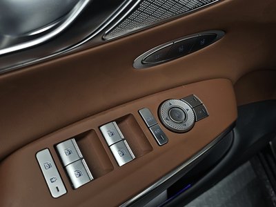 2023 Genesis GV70 — миниатюра 28