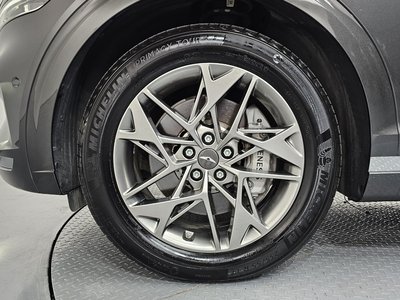 صورة 6 لـ 2023 Genesis GV70