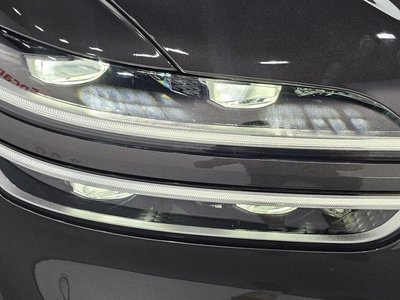صورة 9 لـ 2023 Genesis GV70
