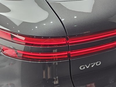 صورة 10 لـ 2023 Genesis GV70