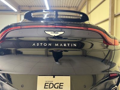 ASTON MARTIN DBX - 10