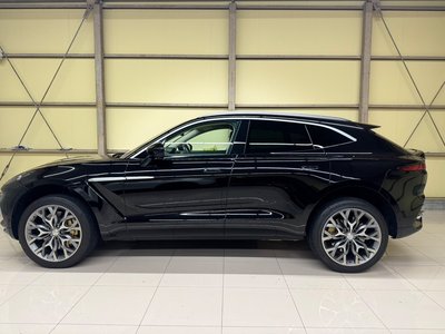 ASTON MARTIN DBX - 3