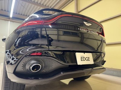 ASTON MARTIN DBX - 8