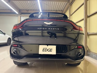 ASTON MARTIN DBX - 6