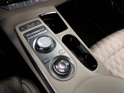 صورة 9 لـ 2023 Genesis GV70