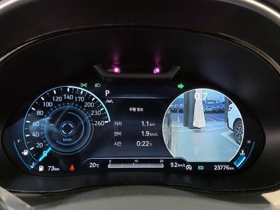 صورة 8 لـ 2023 Genesis GV70