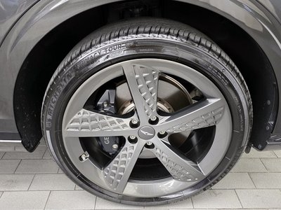 صورة 6 لـ 2023 Genesis GV70