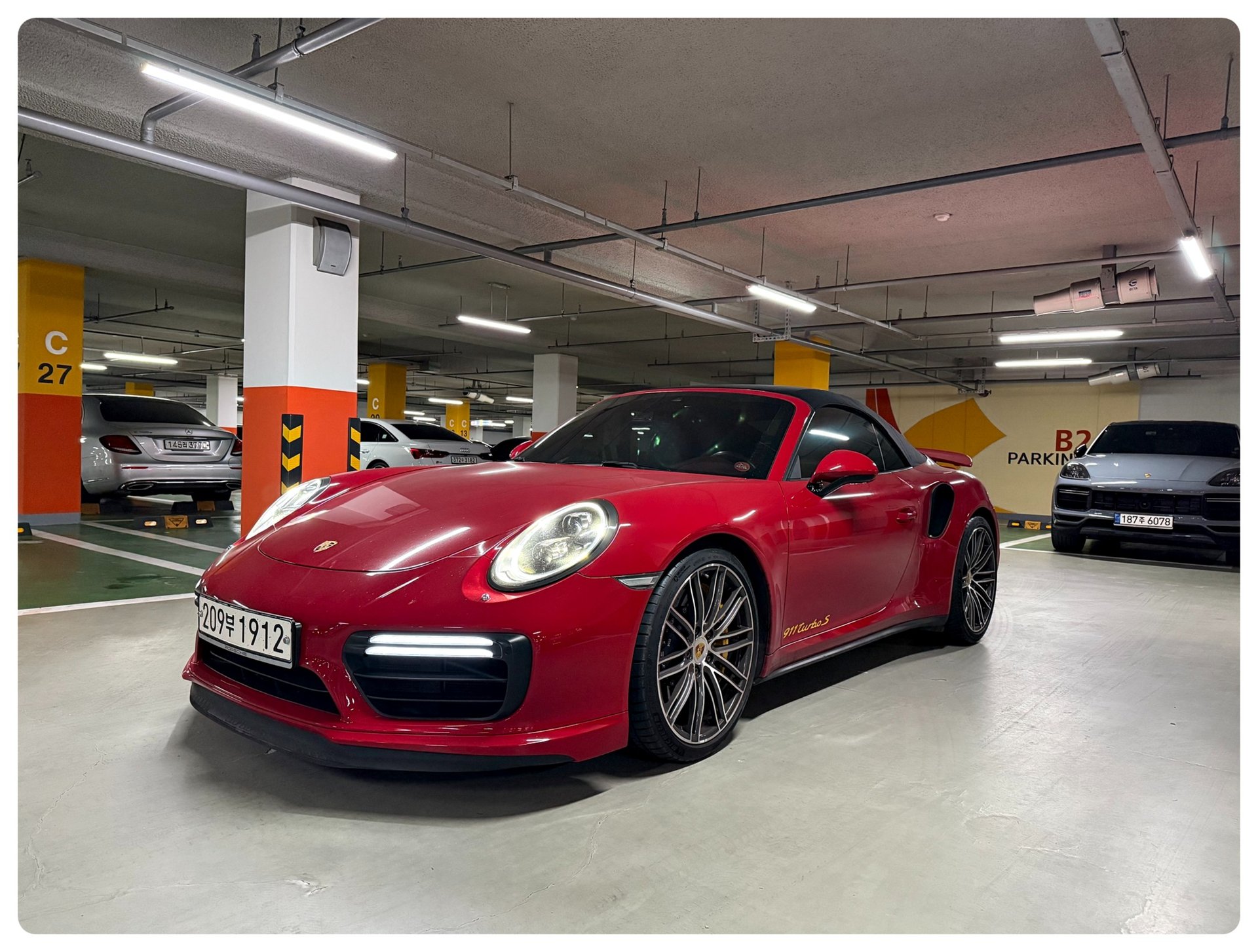 PORSCHE 911 - View 1