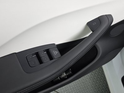 2025 Tesla MODEL 3 缩略图 32