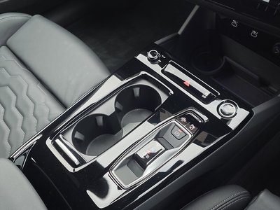 صورة مصغرة 32 لـ 2025 AUDI A6 SPORTBACK E-TRON