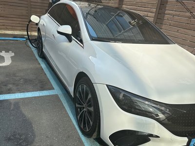 MERCEDES-BENZ EQE - 9